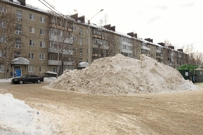 В Урае выделят около 15 миллионов рублей на уборку и вывоз снега 
