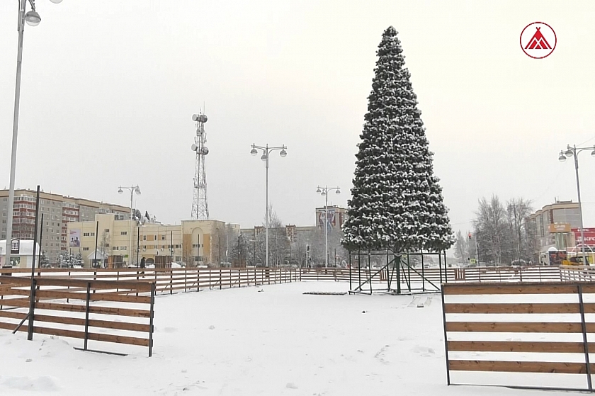 И каток, и резиденция Деда Мороза - в Лангепасе строят ледовый городок
