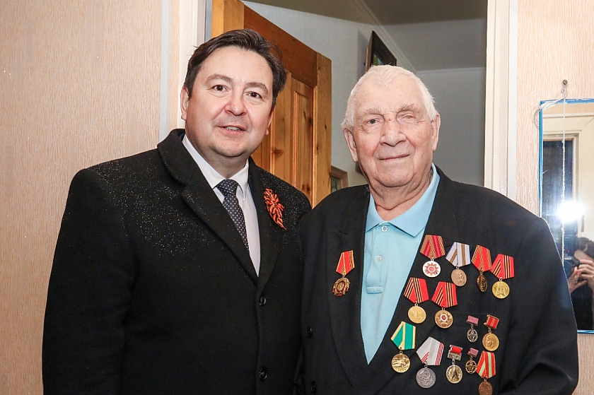 Депутаты Думы Когалыма поздравили ветеранов с Днём Великой Победы
