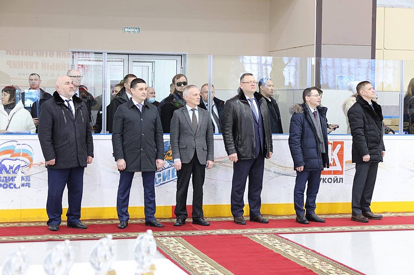 В Лангепасе стартовал VII открытый турнир по хоккею с шайбой памяти Александра Корунова