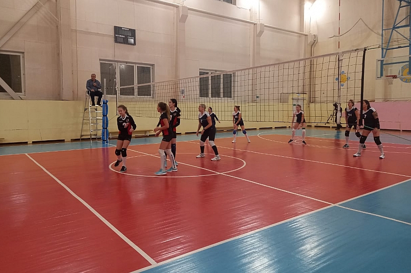 В Лангепасе состоялся турнир по волейболу среди женских команд