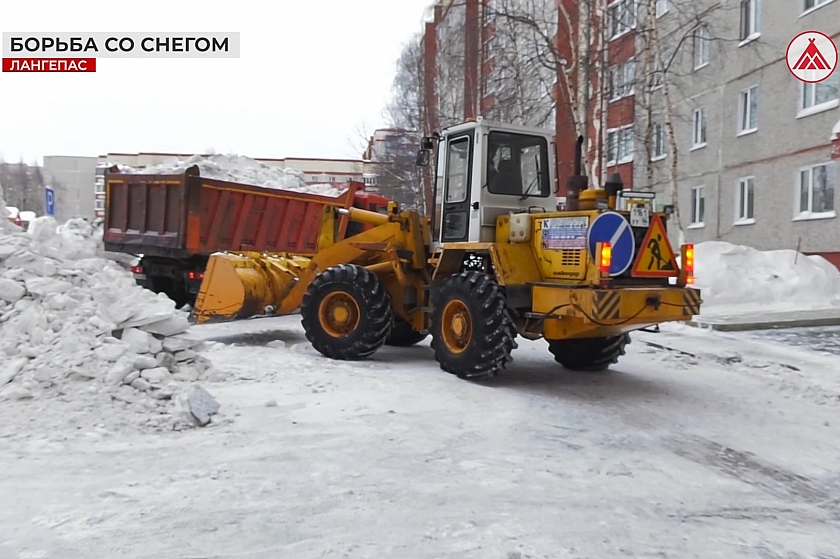 Борьба со снегом в Лангепасе 