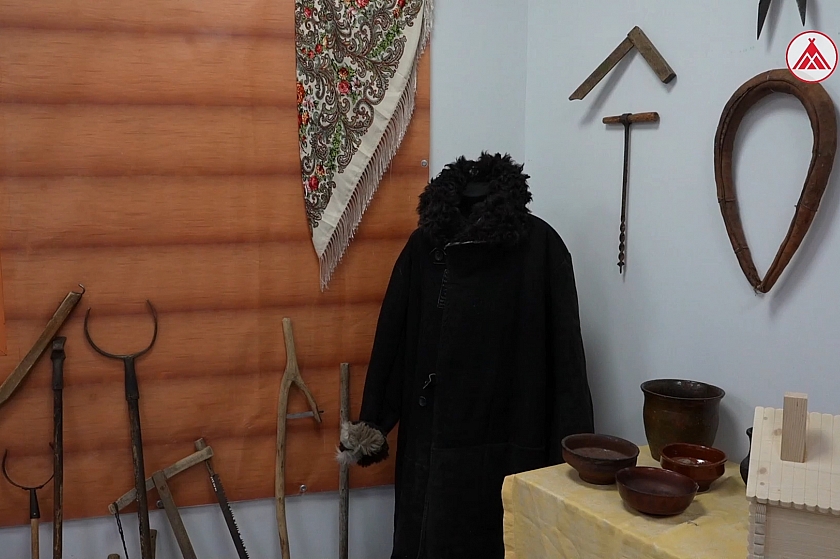 Деревянные утюги и казачьи реликвии: в Урае открылась выставка русской старины