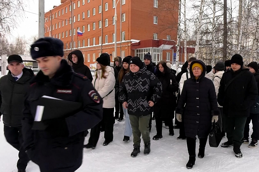 Молодёжь Урая на экскурсии в полиции