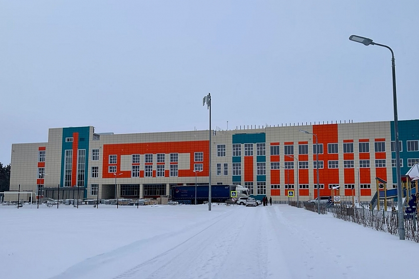 Андрей Ковальский в составе партийного десанта проинспектировал ход строительства средней общеобразовательной школы в Когалыме