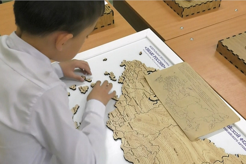 Школьники Лангепаса изучают историю и географию по спилс-карте