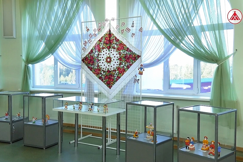 В Покачах открылась выставка «Дымковская игрушка»