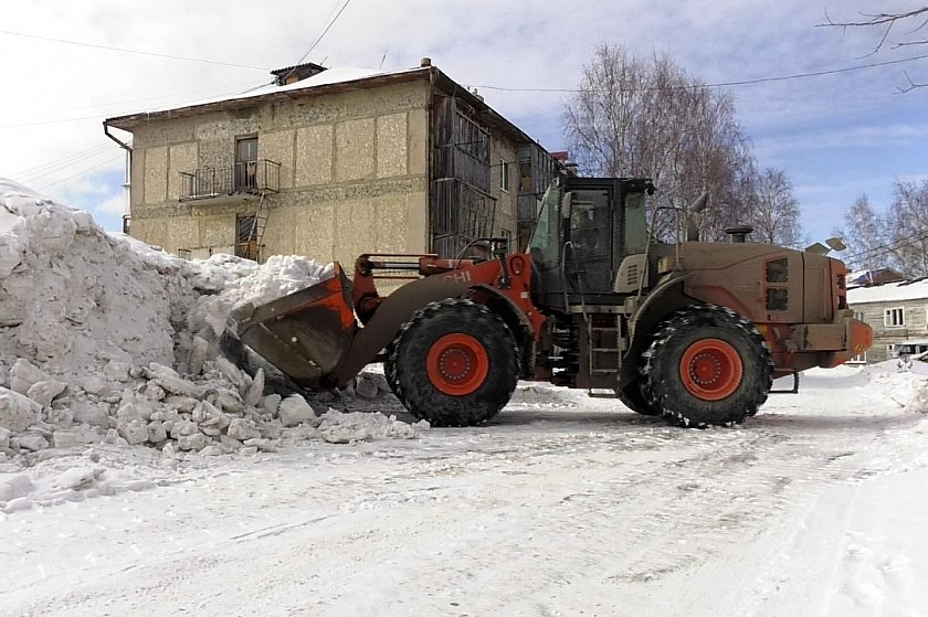 Активный вывоз снега с городских территорий Урая