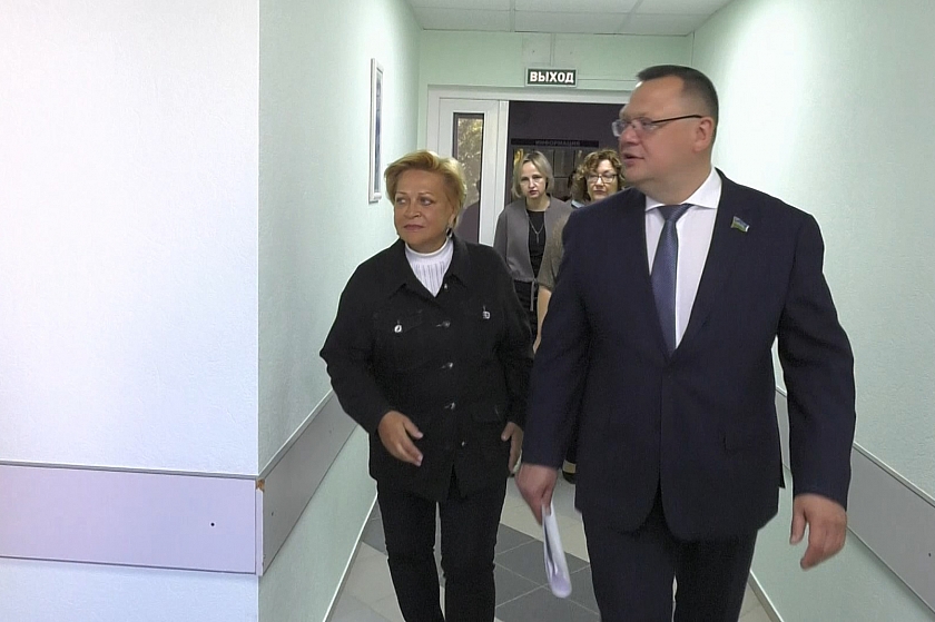 Депутат Тюменской областной думы Инна Лосева оценила оснащение детского стационара Лангепасской городской больницы 
