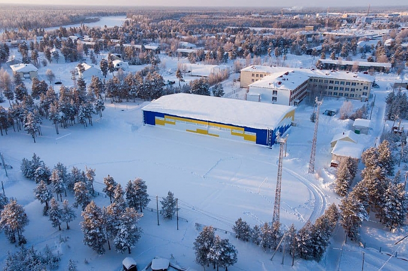 В Новоаганске построили хоккейный корт