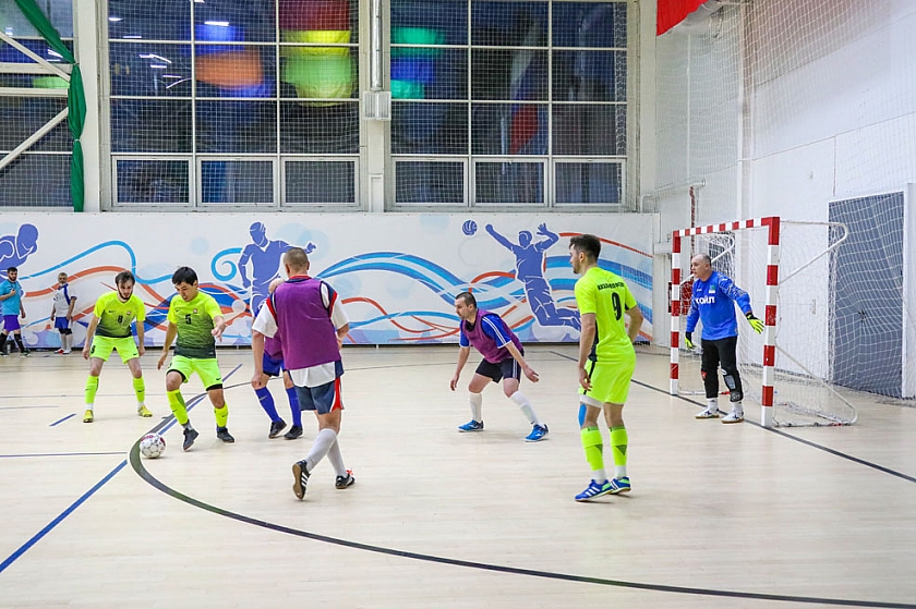 В Когалыме завершился первый тур городского чемпионата по мини-футболу