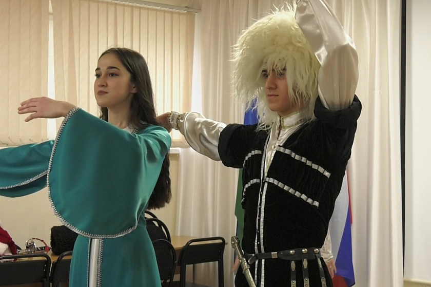 Покачёвские студенты провели фестиваль национальных культур 