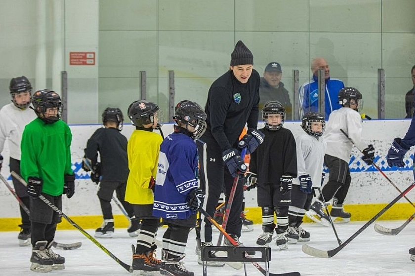 Игроки хоккейной команды «Югра» провели мастер-класс для юных урайских спортсменов