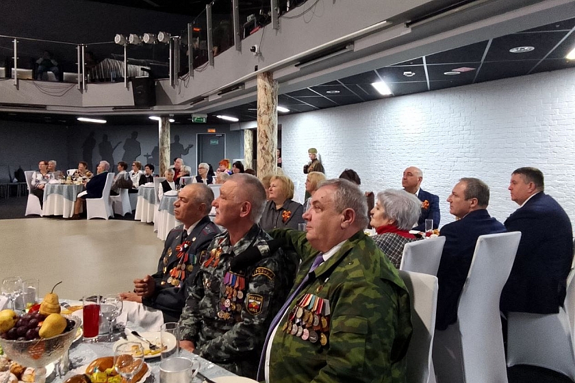 Прямая трансляция Парада Победы на Красной площади - для ветеранов в Когалыме