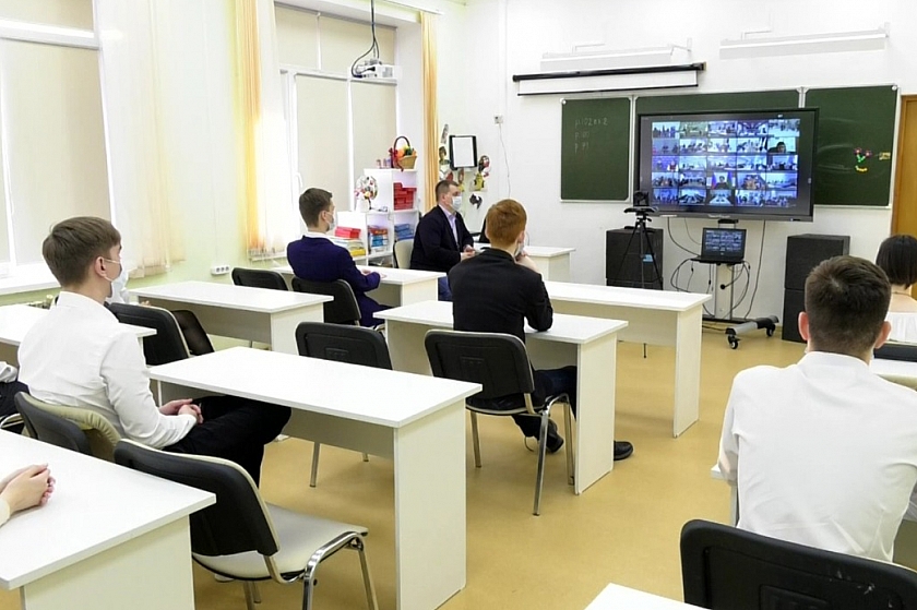 Губернатор Югры Наталья Комарова провела онлайн-встречу со студентами