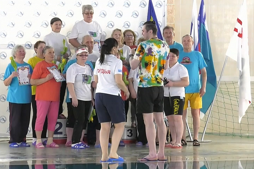 Соревнования по плаванию среди ветеранов прошли в Лангепасе