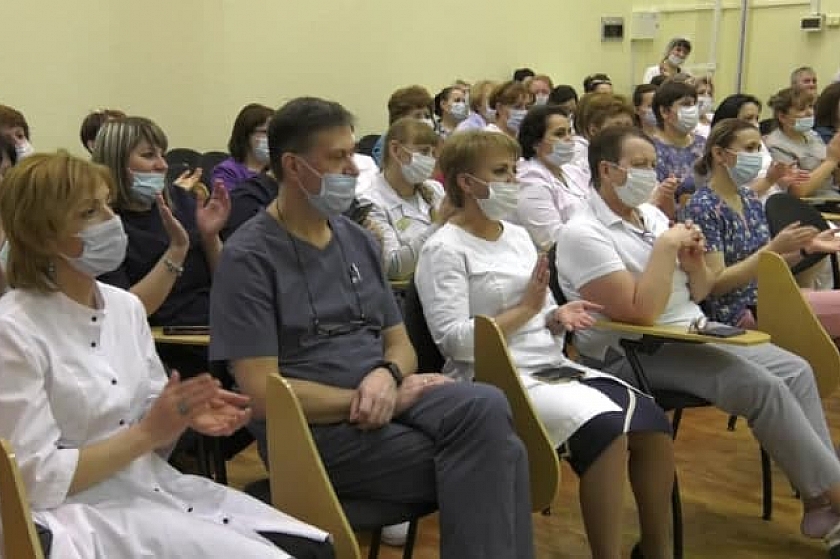В Покачёвской больнице творческие коллективы выступили для врачей