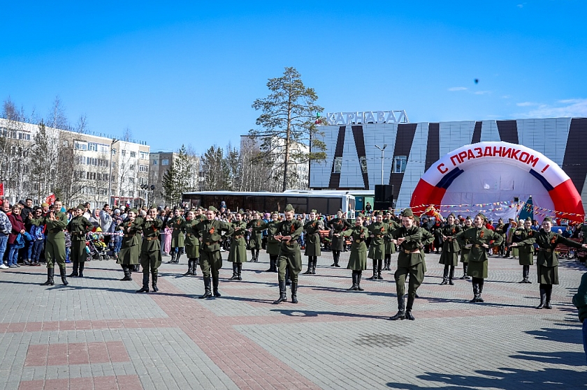 День Победы на центральной площади Когалыма 