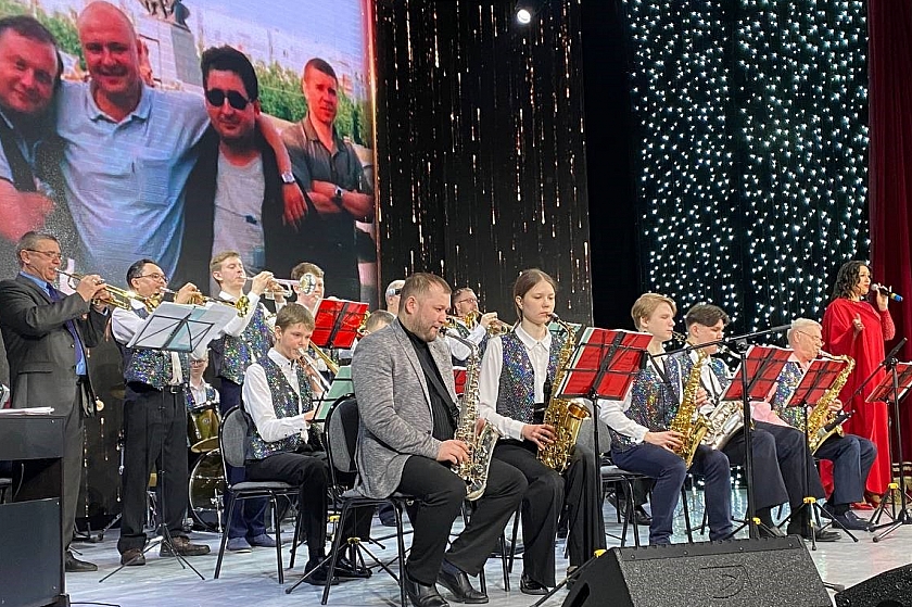 Лангепасский эстрадно-духовой оркестр отметил 40-летний юбилей!