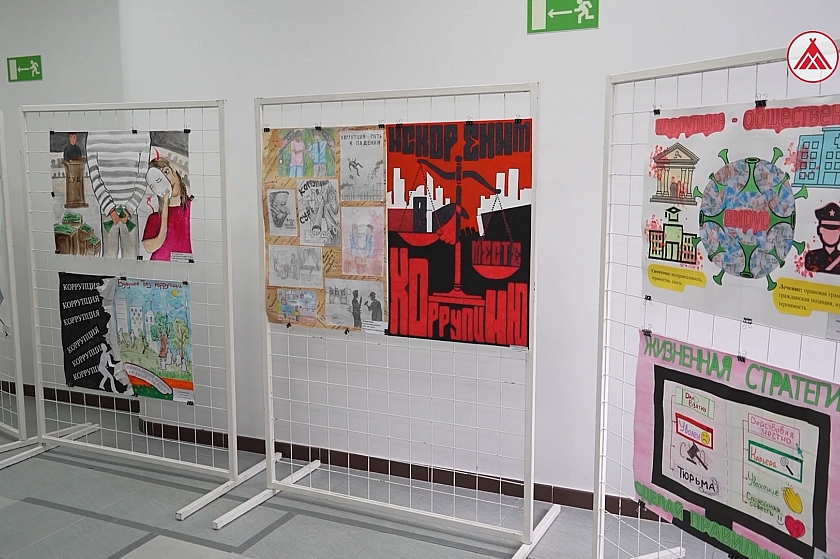 В Урае наградили авторов лучших плакатов против коррупции